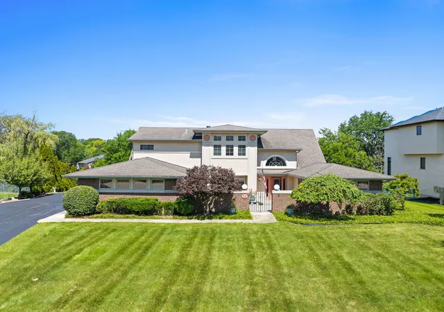 Photo 1 of Single family home for sale at 14 Hamilton Ln, Oak Brook, IL 60523 | MLS# 12697084 | Listing updated on 2026-09-01