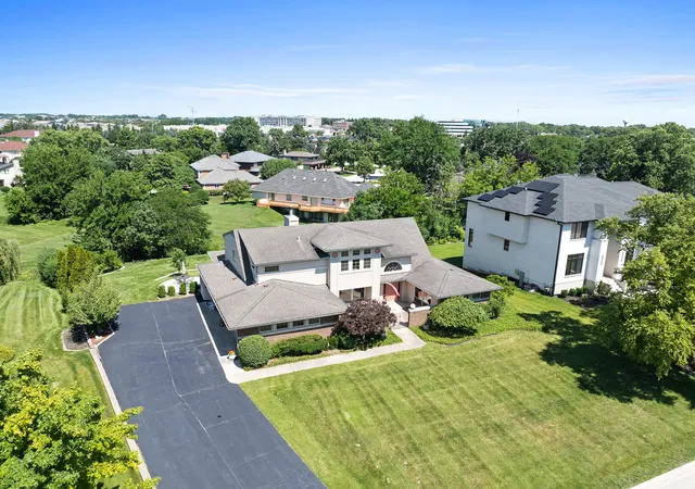 Photo 2 of Single family home for sale at 14 Hamilton Ln, Oak Brook, IL 60523 | MLS# 12697084 | Listing updated on 2026-09-01