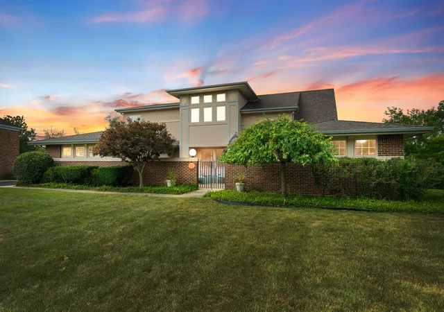 Photo 3 of Single family home for sale at 14 Hamilton Ln, Oak Brook, IL 60523 | MLS# 12697084 | Listing updated on 2026-09-01