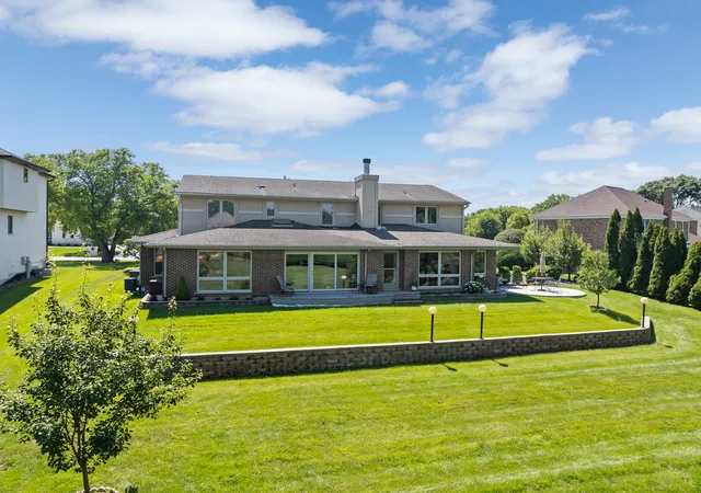 Photo 3 of Single family home for sale at 14 Hamilton Ln, Oak Brook, IL 60523 | MLS# 12697084 | Listing updated on 2026-09-01
