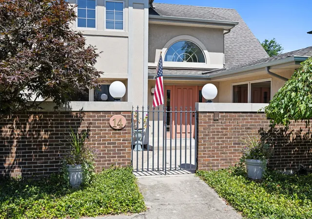Photo 4 of Single family home for sale at 14 Hamilton Ln, Oak Brook, IL 60523 | MLS# 12697084 | Listing updated on 2026-09-01