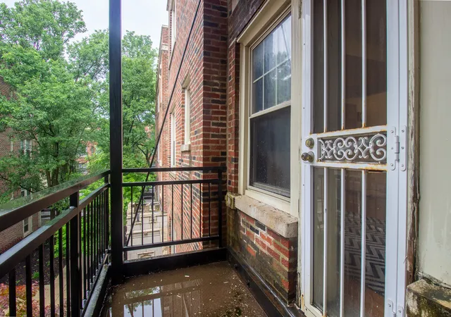 Homes for sale in Chicago, IL | 2335 E 70th Place, Chicago, IL 60649 | Houzeo