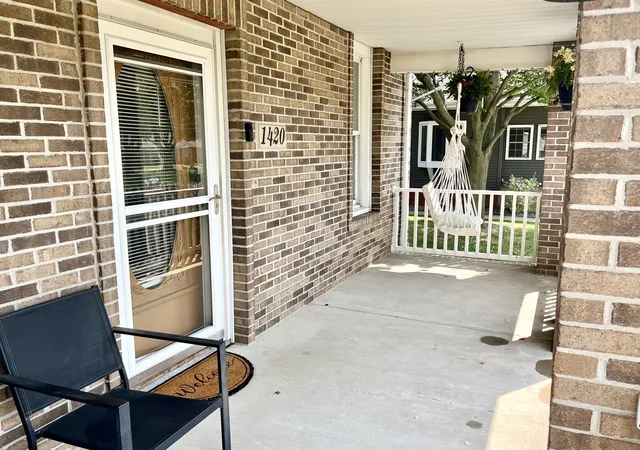 Photo 2 of Sale Pending at 1420 E Main St, Streator, IL 61364 | MLS# 12697094 | Listing updated on 2026-09-08