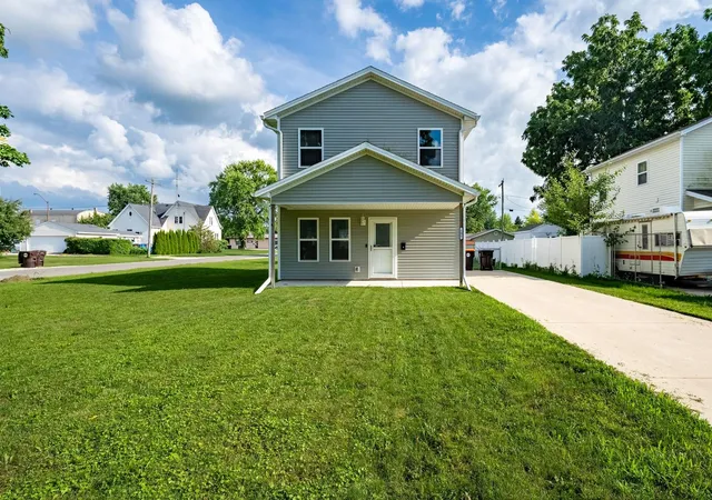 Homes for sale in Leroy, IL | 101 W Oak St, Leroy, IL 61752 | MLS# 12697101