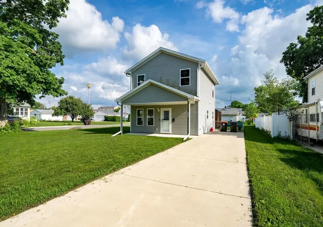 Homes for sale in Leroy, IL | 101 W Oak St, Leroy, IL 61752 | MLS# 12697101