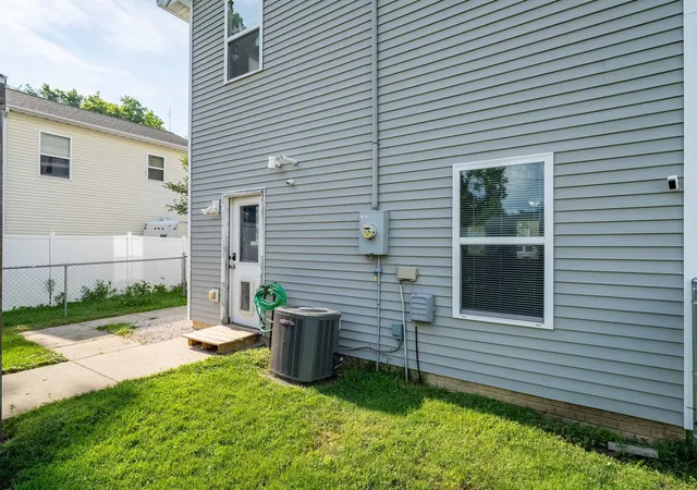 Homes for sale in Leroy, IL | 101 W Oak St, Leroy, IL 61752 | MLS# 12697101