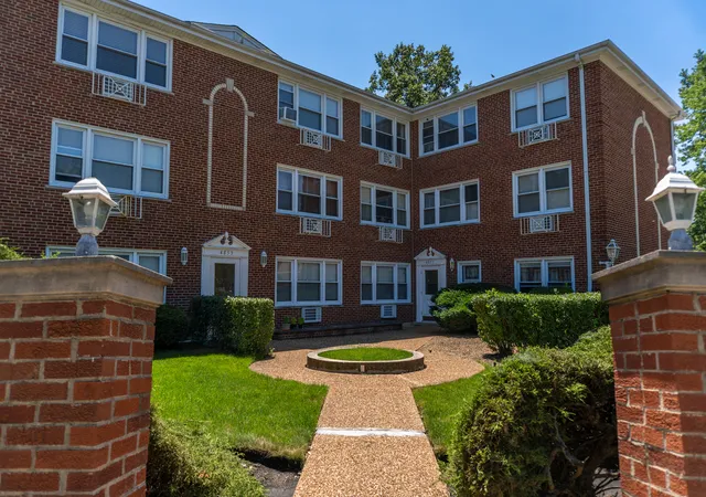 1st image of 4853 Dobson St #304, Skokie, IL 60077 | MLS# 12697118