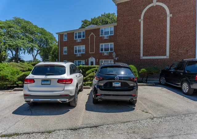 3rd image of 4853 Dobson St, Skokie, IL 60077