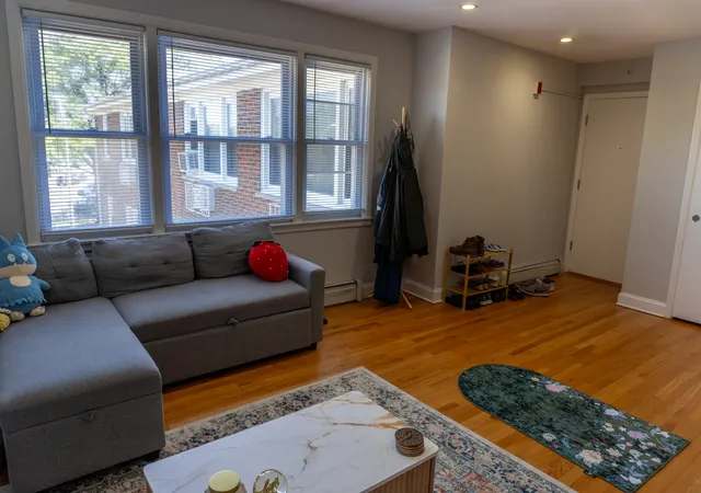 5th image of 4853 Dobson St, Skokie, IL 60077