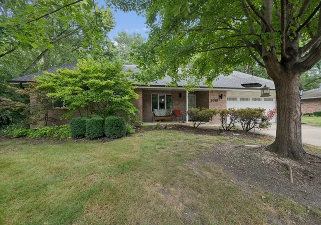 Photo 2 of Single family home for sale at 3318 Caroline Dr, Joliet, IL 60435 | MLS# 12697132 | Listing updated on 2026-09-17