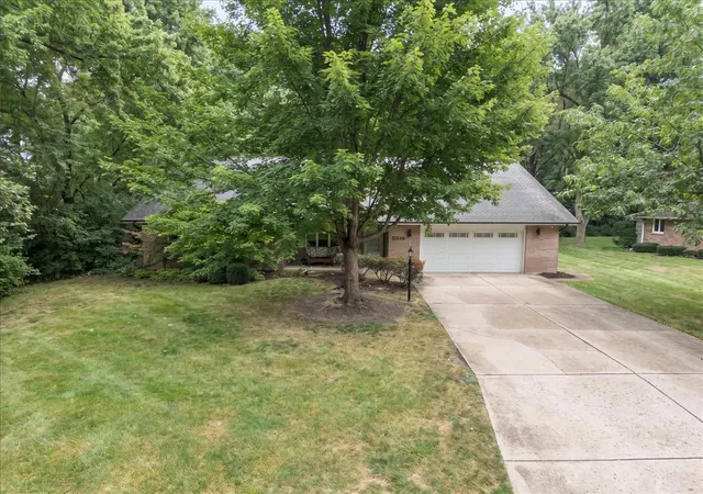 Photo 3 of Single family home for sale at 3318 Caroline Dr, Joliet, IL 60435 | MLS# 12697132 | Listing updated on 2026-09-17