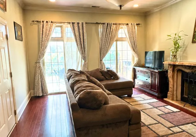 Listing Photo 4 - Condo for sale in building located at 4932 N Harding Ave, Chicago, IL 60625 - Unit #1S