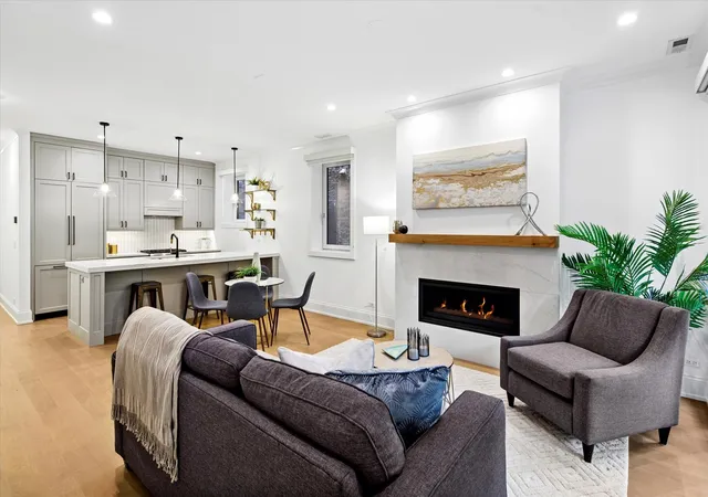 4th image of 1529 N Hudson Ave, Chicago, IL 60610