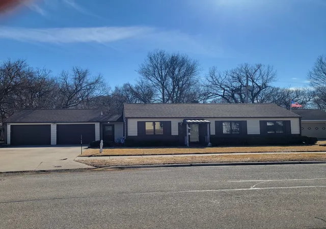 Homes for sale in Moline, IL | 3618 15th Avenue Court, Moline, IL 61265 | MLS# 12697142