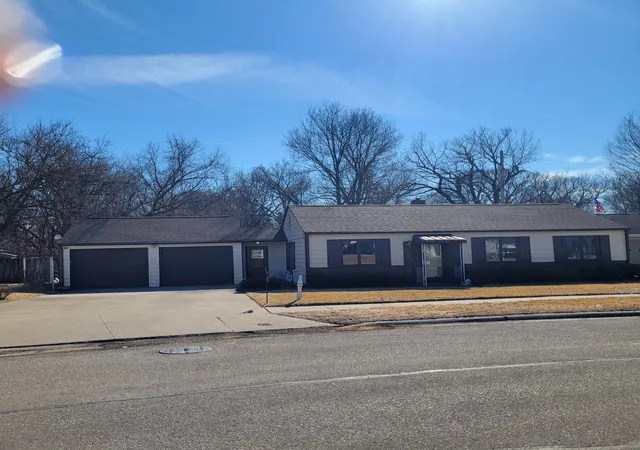 Homes for sale in Moline, IL | 3618 15th Avenue Court, Moline, IL 61265 | MLS# 12697142