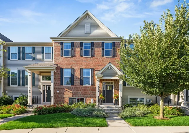 Townhouse for sale at 558 Cimmaron Cir, Crystal Lake, IL 60012 | MLS# 12697150