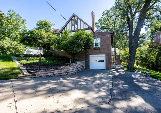 Homes for sale in East Moline, IL | 906 20Th Ave, East Moline, IL 61244 | MLS# 12697169