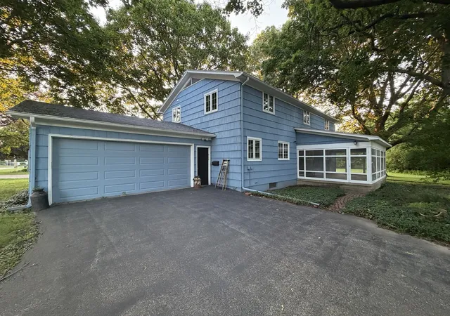 Photo 1 of Single family home for sale at 915 Sunset Dr, Princeton, IL 61356 | MLS# 12697206 | Listing updated on 2026-08-27