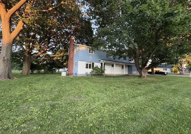 Photo 2 of Single family home for sale at 915 Sunset Dr, Princeton, IL 61356 | MLS# 12697206 | Listing updated on 2026-08-27