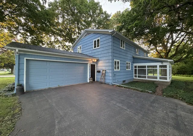 Photo 3 of Single family home for sale at 915 Sunset Dr, Princeton, IL 61356 | MLS# 12697206 | Listing updated on 2026-10-02