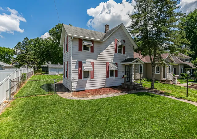Homes for sale in Moline, IL | 2320 18th Street A, Moline, IL 61265 | MLS# 12697223