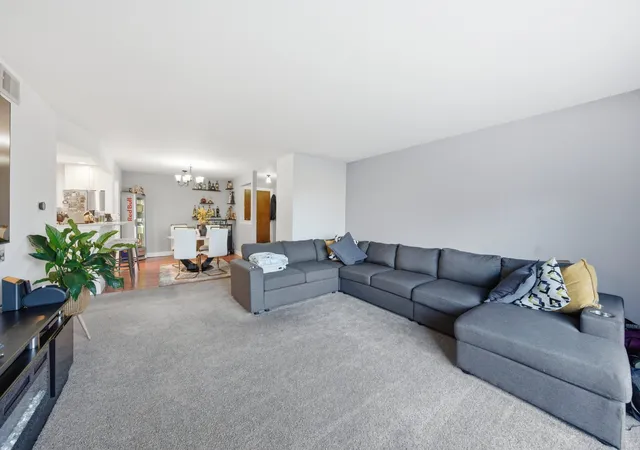 Listing Photo 5 - Condo for sale in building located at 5840 W 104Th St, Oak Lawn, IL 60453 - Unit #115