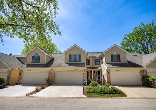 2nd image of 27w225 Ash Ct, Winfield, IL 60190 | MLS# 12697272