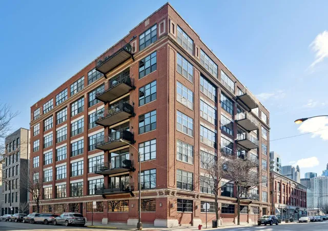 Homes for sale in Chicago, IL | 850 W Adams St #4B, Chicago, IL 60607 | MLS# 12697273