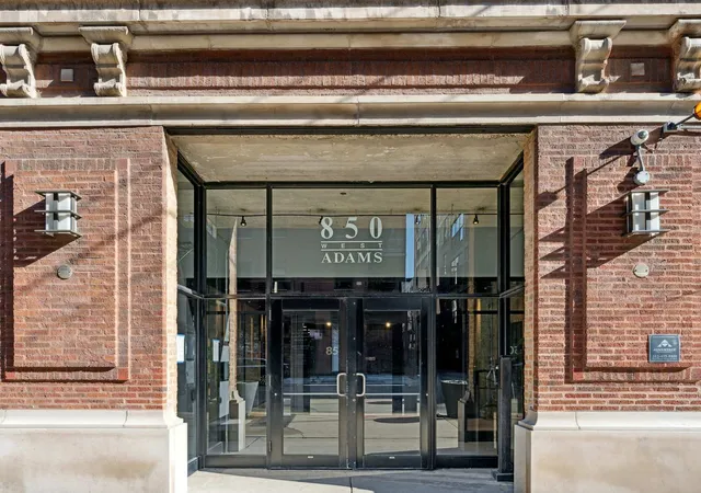 Homes for sale in Chicago, IL | 850 W Adams St #4B, Chicago, IL 60607 | MLS# 12697273