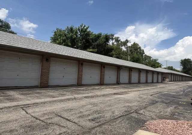 Listing Photo 5 - Condo for sale in building located at 9424 S 77Th Ct, Hickory Hills, IL 60457 - Unit #1C