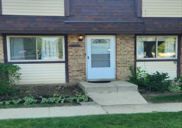 Homes for sale in Waukegan, IL | 2678 Woodview Ct #2678, Waukegan, IL 60087 | MLS# 12697300