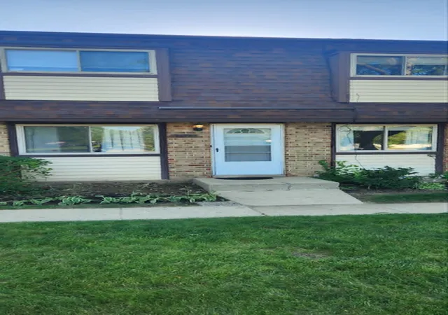 Condo for sale at 2678 Woodview Ct #2678, Waukegan, IL 60087 | MLS# 12697300