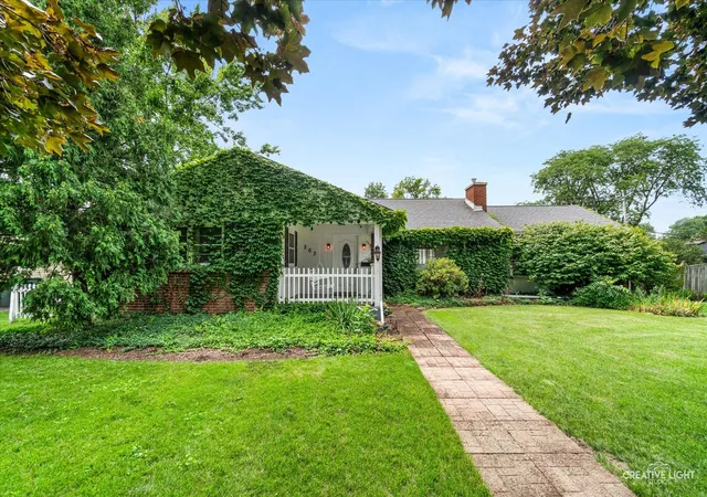 2nd image of 203 S Rosedale Ave, Aurora, IL 60506 | MLS# 12697317