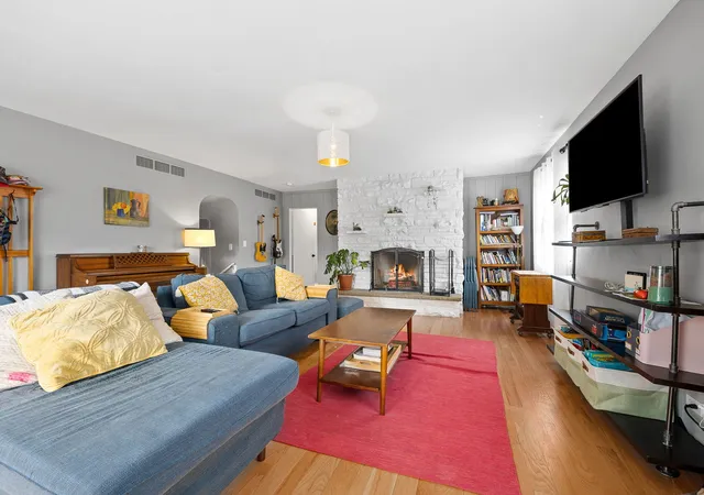 5th image of 4624 Lee Ave, Downers Grove, IL 60515 | MLS# 12697328