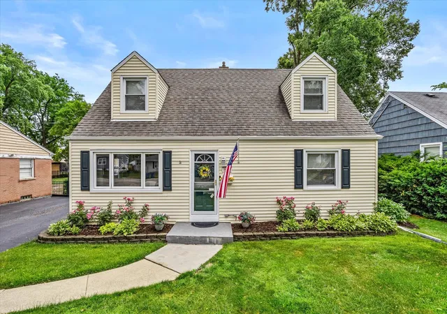 Homes for sale in Elmhurst, IL | 817 S Spring Rd, Elmhurst, IL 60126 | MLS# 12697330