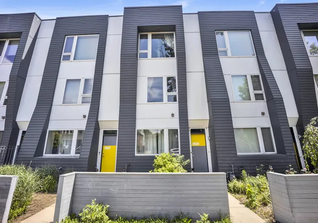 Homes for sale in Chicago, IL | 2639 N Hamlin Ave, Chicago, IL 60647 | MLS# 12697333
