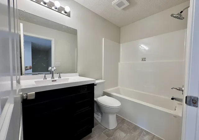 Homes for sale in Bloomington, IL | 22 Richwood Trl, Bloomington, IL 61701 | MLS# 12697342