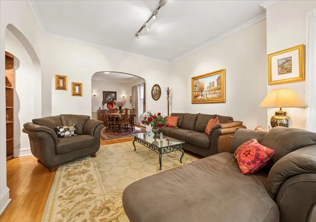Homes for sale in Chicago, IL | 5725 N Sacramento Ave N, Chicago, IL 60659 | MLS# 12697350