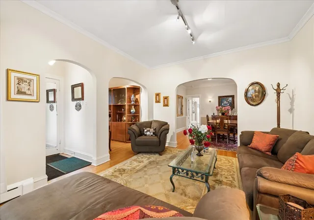Homes for sale in Chicago, IL | 5725 N Sacramento Ave N, Chicago, IL 60659 | MLS# 12697350