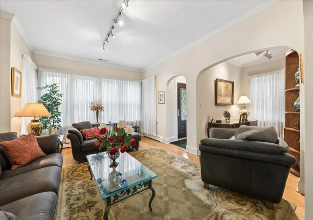 Homes for sale in Chicago, IL | 5725 N Sacramento Ave N, Chicago, IL 60659 | MLS# 12697350