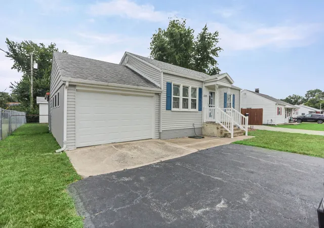 Homes for sale in Centralia, IL | 1215 S Lincoln Blvd, Centralia, IL 62801 | MLS# 12697370