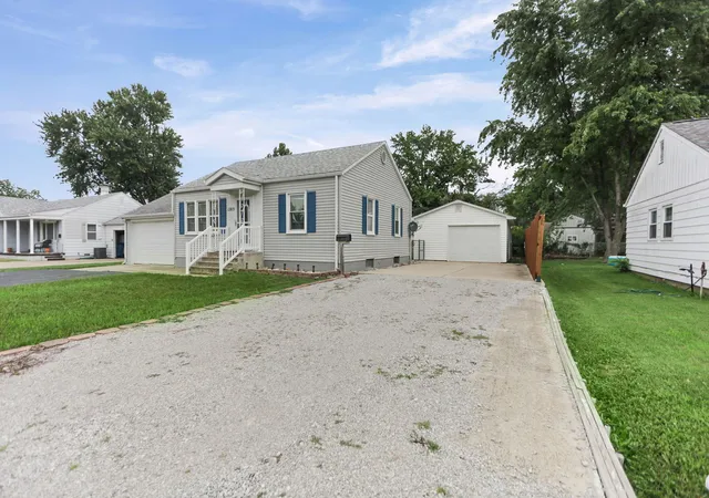 Homes for sale in Centralia, IL | 1215 S Lincoln Blvd, Centralia, IL 62801 | MLS# 12697370