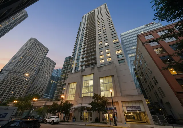 Homes for sale in Chicago, IL | 125 S Jefferson St #1904, Chicago, IL 60661 | MLS# 12697378