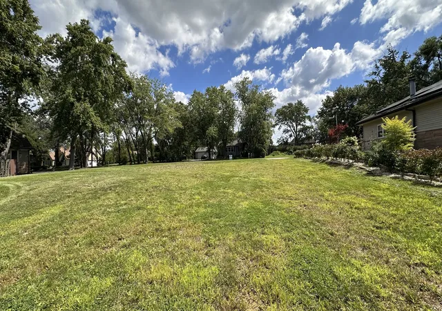 Homes for sale in Burr Ridge, IL | 7240 Giddings Ave, Burr Ridge, IL 60527 | MLS# 12697387