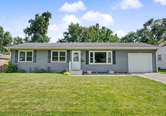 Homes for sale in East Moline, IL | 430 27th Ave, East Moline, IL 61244 | MLS# 12697396