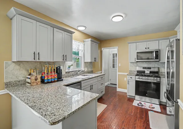 Homes for sale in East Moline, IL | 430 27Th Ave, East Moline, IL 61244 | MLS# 12697396