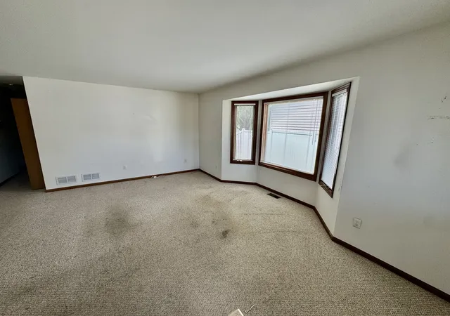 Homes for sale in North Aurora, IL | 38 Silver Trl, North Aurora, IL 60542 | MLS# 12697402