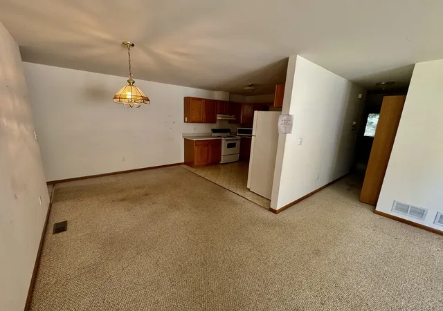 Homes for sale in North Aurora, IL | 38 Silver Trl, North Aurora, IL 60542 | MLS# 12697402