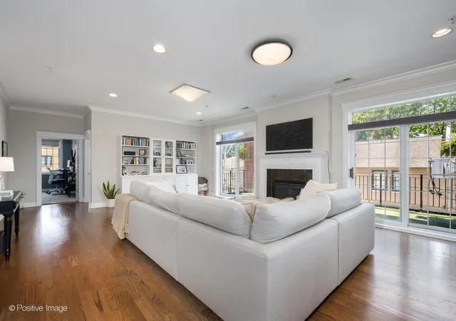 Homes for sale in Chicago, IL | 1453 W Irving Park Rd, Chicago, IL 60613