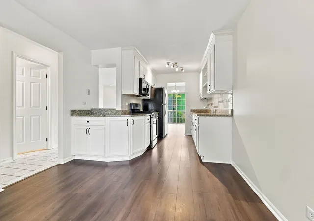 Photo 4 of Townhouse for sale at 1509 N Saint Marks Pl, Palatine, IL 60067 | MLS# 12697424 | Listing updated on 2026-09-01